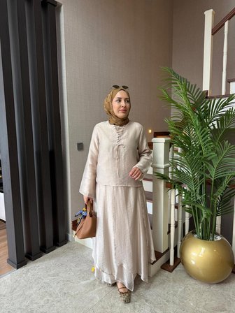Zara Tensel Bağcık Detaylı Bluz ve Çok Parçalı Astarlı Etek Takımı – Bebe Mavisi & Bej