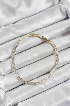 Pirinç Zirkon Taşlı İnce Su Yolu Model Gold Renk Kadın Bileklik - TJ-BB7034