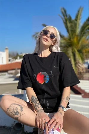 Evren Temalı Tasarım Tshirt