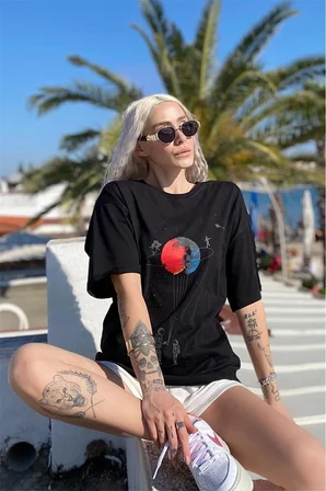 Evren Temalı Tasarım Tshirt