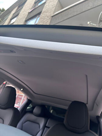 2025+ TESLA MODEL Y (YENİ)  JUNIPER İÇİN ELEKTRİKLİ TAVAN PERDESİ