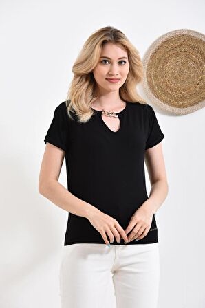 Yuvarlak Yaka Takılı Asimetrik Kesim Siyah Kadın Tişört