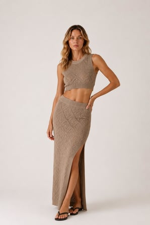Ajurlu Triko Crop Bluz & Yırtmaçlı Midi Etek Takım