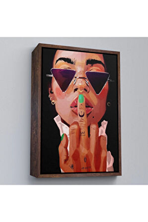 Ahşap Çerçeveli Parmak İşareti Yapan   Kadın Tablo-7747