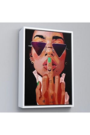 Ahşap Çerçeveli Parmak İşareti Yapan   Kadın Tablo-7747