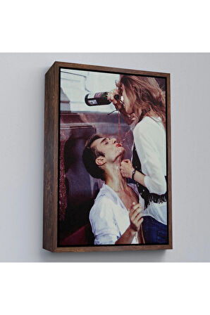 Ahşap Çerçeveli Şişeden Şarap Döken Kadın Tablosu-7769