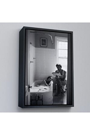 Ahşap Çerçeveli Küvetteki Kadına Kitap Okuyan Adam Tablosu-7815