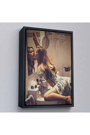 Ahşap Çerçeveli Aynayı Yalayan  Kadın Tablosu-7975