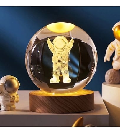 Işıklı Cam Küre (Astronot Tasarımlı, Kod 52)