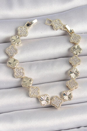 Pirinç Gold Renk Zirkon Taşlı İşlemeli Yonca Model VIP Seri Exculusive Kadın Bileklik