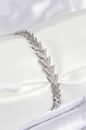 Pirinç Zirkon Taşlı Sıralı Ok Model Gümüş Renk Kadın Bileklik