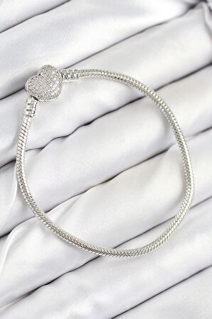 Pirinç Charm Zirkon Taşlı Kalp Model Gümüş Renk Kadın Bileklik