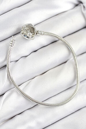 Pirinç Charm Zirkon Taşlı Kalp Model Gümüş Renk Kadın Bileklik