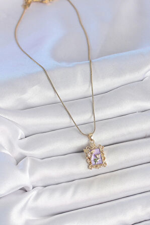 316L Çelik Gold Renk Zincir Mor Mineli Çiçek İşlemeli Zirkon Taşlı Kelebek Detay Portre Model Kadın Kolye