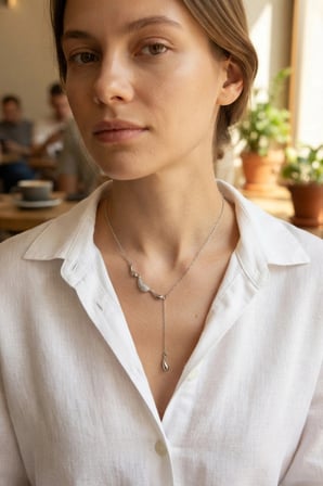 Pirinç Gümüş Renk Zirkon Taşlı Damla Model Kadın Kolye