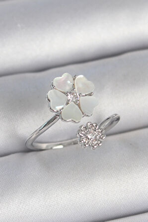 Pirinç Gümüş Renk Beyaz Mineli Çiçek Model Zirkon Taş Detay Kadın Yüzük