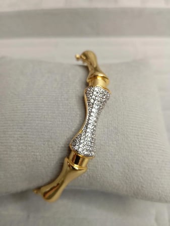 ZİRKON TAŞLI GOLD RENK KELEPÇE BİLEKLİK