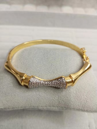 ZİRKON TAŞLI GOLD RENK KELEPÇE BİLEKLİK