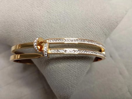 ZİRKON TAŞLI ÇİVİ MODEL GOLD RENK KELEPÇE BİLEKLİK