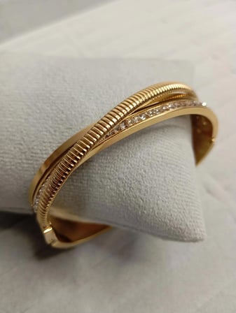 ÇAPRAZ KUŞAKLI GOLD RENK  KELEPÇE BİLEKLİK