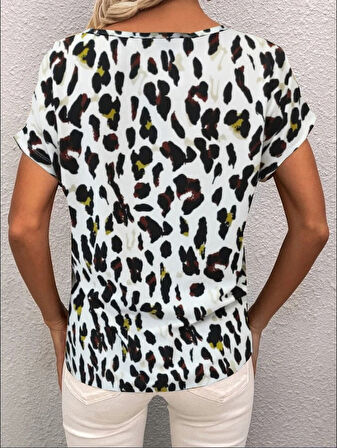 TUA MODA Kadın Kısa Kollu V Yaka Leopar Desen Krep Bluz