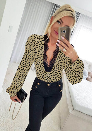 TUA MODA Kadın Uzun Kollu önden Derin Dantel Yaka Leopar Desenli Dalgıç Bluz