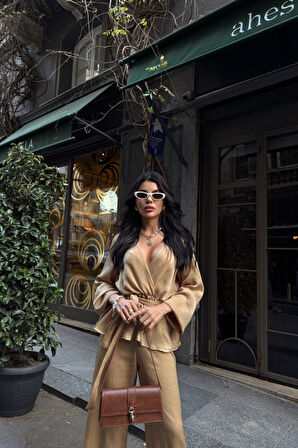 TUA MODA SATEN KRUVAZE BAĞLAMALI BLUZ- PANTOLON TAKIM - Bej