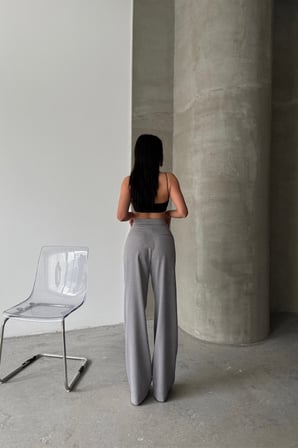TUA MODA KAPALI GENİŞ PİLE CEP KAPAK DETAYLI PANTOLON - Gri