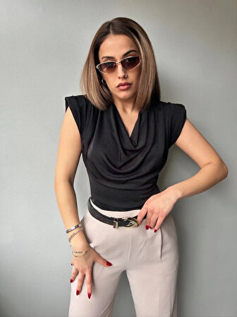 TUA MODA Kadın V Yaka Vatka Detay Kolsuz Dökümlü Bluz