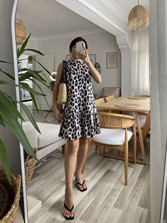 TUA MODA Kadın Kolsuz Sırttan Bağlamalı Fırfırlı Leopar Desenli Süprem Elbise