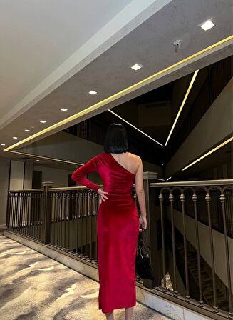 TUA MODA Kadın Uzun Kollu Omuz Dekolteli Büzgü Ve Asimetrik Yırtmaç Detay Elbise