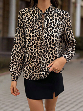 TUA MODA Kadın Uzun Kollu Yakadan Bağcıklı Leopar Desenli Süprem Bluz