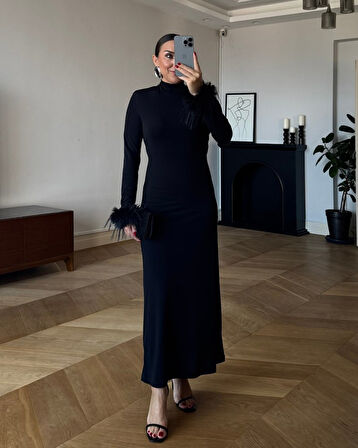 TUA MODA Kadın Uzun Kollu Balıkçı Yaka Kol Ağzı Tüy Detaylı Uzun Krep Elbise