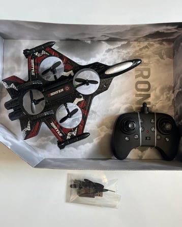Uzaktan Kumandalı Uçak Dron Thunder Combat Kırmızı | 2.4Ghz 360 Derece Dönebilen | LED Işıklı | Otomatik İniş Kalkış Özellikli Kırmızı