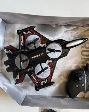 Uzaktan Kumandalı Uçak Dron Thunder Combat Kırmızı | 2.4Ghz 360 Derece Dönebilen | LED Işıklı | Otomatik İniş Kalkış Özellikli Kırmızı