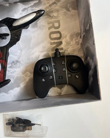 Uzaktan Kumandalı Uçak Dron Thunder Combat Kırmızı | 2.4Ghz 360 Derece Dönebilen | LED Işıklı | Otomatik İniş Kalkış Özellikli Kırmızı