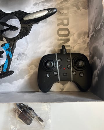 Uzaktan Kumandalı Uçak Dron Thunder Combat Mavi | 2.4Ghz 360 Derece Dönebilen | LED Işıklı | Otomatik İniş Kalkış Mavi