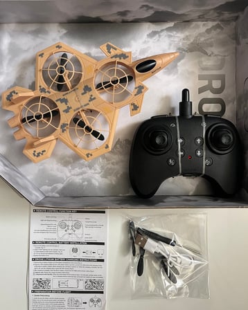 Uzaktan Kumandalı Kahverengi Uçak Dron | 2.4Ghz 360 Derece Dönen | Otomatik İniş Kalkış