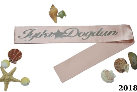 Delux Serisi İYİKİ DOĞDUN PEMBE GÜMÜŞ KUŞAK Kutlama Eğlence Özel Gün