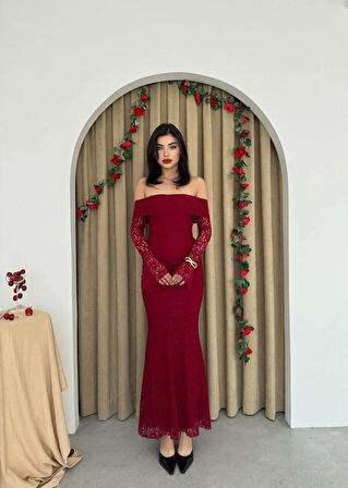 Madonna Yaka Tasarım Dantel Elbise