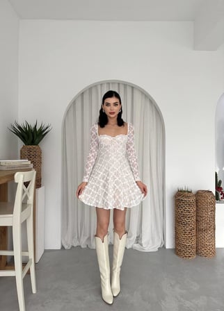Filipina Tasarım Kalp Yaka Mini Tasarım Elbise