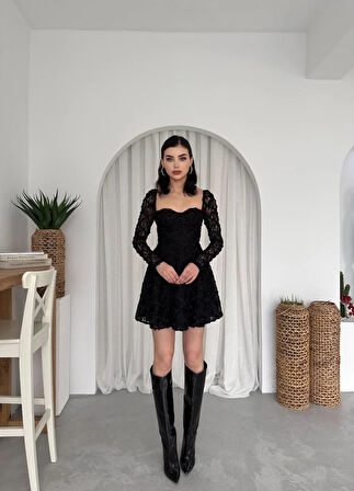 Filipina Tasarım Kalp Yaka Mini Tasarım Elbise