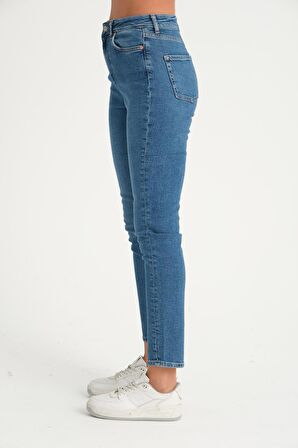 Slim Fit Orta Bel Düz Paça Jean Kadın Pantolon