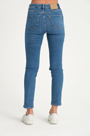 Slim Fit Orta Bel Düz Paça Jean Kadın Pantolon