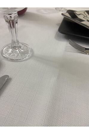 Kendinden Desenli Dertsiz Masa Örtüsü