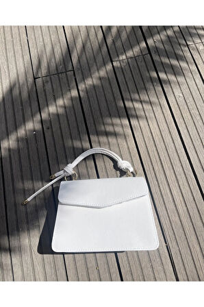 Bella Kapaklı Bölmeli Çanta Beyaz