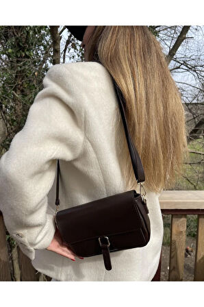 Kartlık Detaylı Baget Çanta Acı Kahve