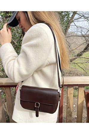 Kartlık Detaylı Baget Çanta Acı Kahve