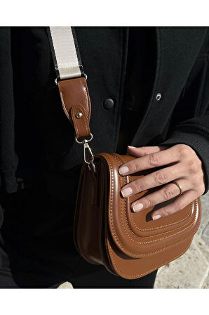 Kanvas Askılı Kapaklı Çanta Taba