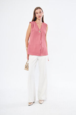 Broş Detay Omuzdan Pileli Sıfır Kol Gömlek